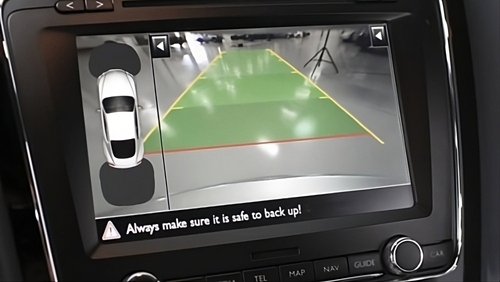 Jeep Grand Cherokee backup camera with parking lines